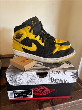 Jordan Air Jordan 1 Mid SE - Black/Varsity Maize/White